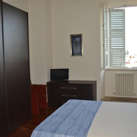 מלון Monte San Giusto Palazzo Roberti מראה חיצוני תמונה