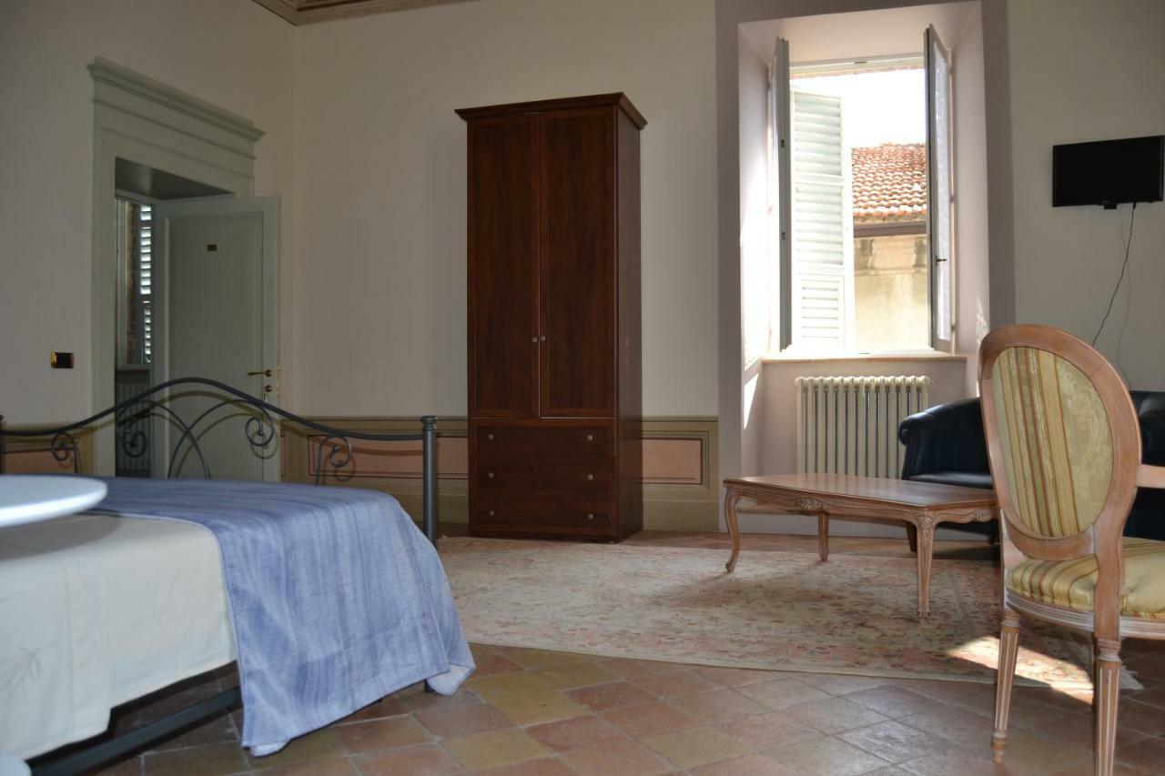 מלון Monte San Giusto Palazzo Roberti מראה חיצוני תמונה