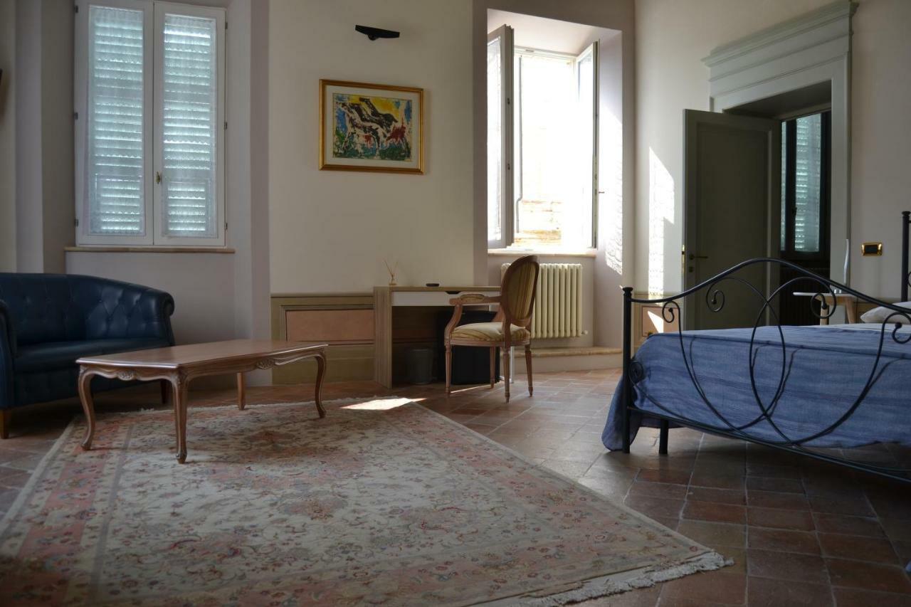 מלון Monte San Giusto Palazzo Roberti מראה חיצוני תמונה